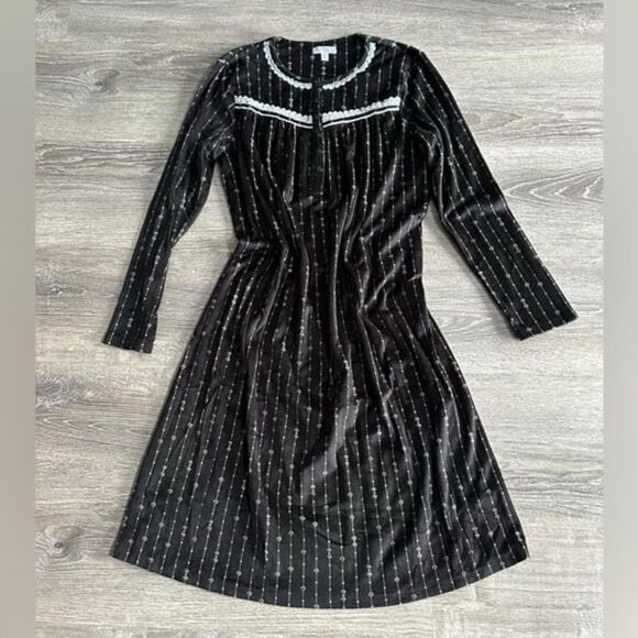Secret Treasures Woman’s Sleep Dress Medium - Picture 1 of 1